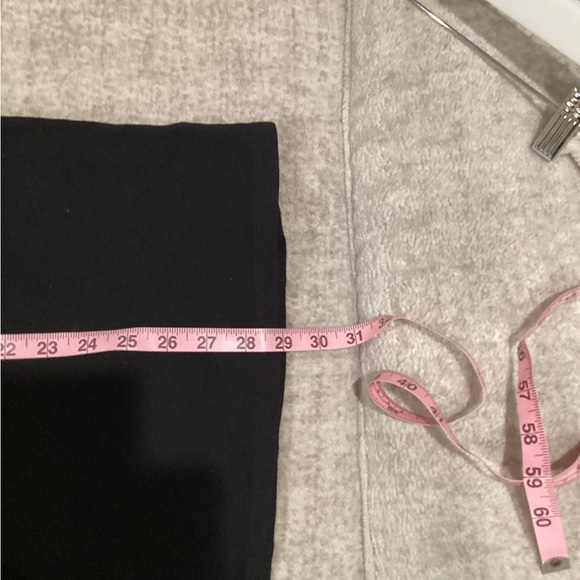 EUC - Worn Once - Torrid Black Schitt's Creek Graphic Tee - Sz 0!! - Picture 3 of 7